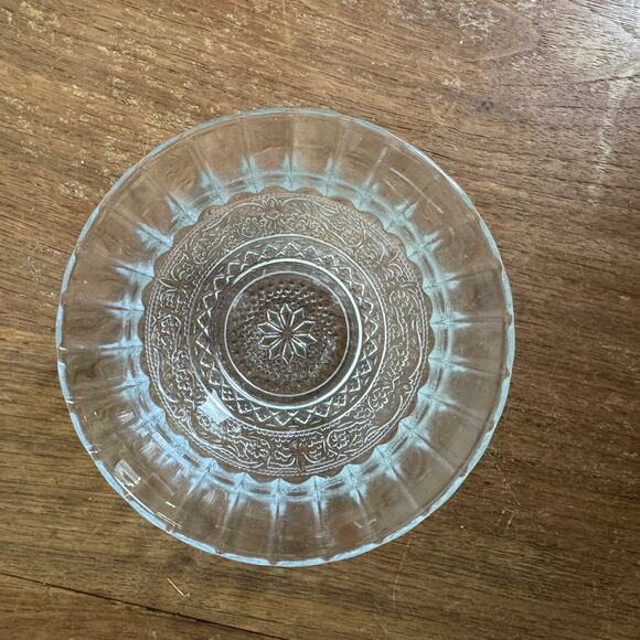 Firna‎ Indonesia Pressed Glass Small Nut Candy Dish - Picture 6 of 6